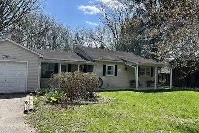 Image de Bright & Modern 2br Home with Sunroom and Outdoor Living