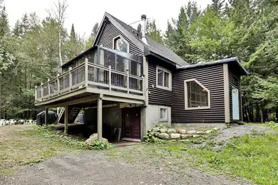 Image de Chalet Gordon – Chalet en Rondins | Spa | Lac