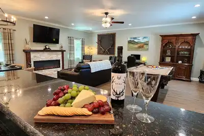 Image de The fancy Shanty, your private countryside dwelling!