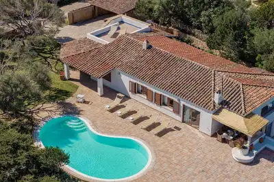 Image de Villa Junia by Klodge, piscine et vue mer à San Pantaleo