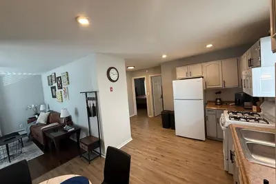 Image de Modern 3br Dual-Unit - Two Full Kitchens & Living Areas