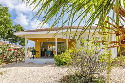 Image de Detached tropical villa on secured park