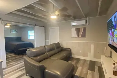 Image de Adorable 1-bedroom cottage in sunny Sarasota