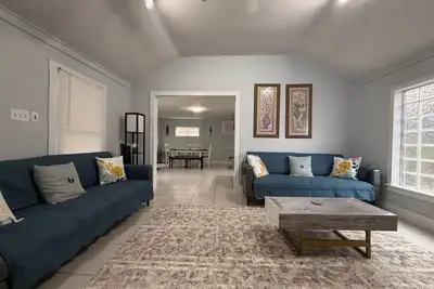 Image de Private Gated Montrose Cottage Near Fifa & Downtown