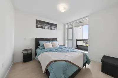 Image de Stylish Luxury Condo Apartment | Central Surrey 10 min walk