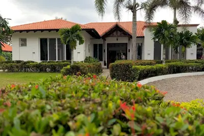 Image de Luxury house in Villavicencio, just 10 mins from the city surrounded by nature.