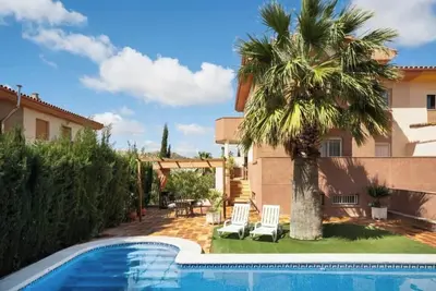 House with private saltwater pool