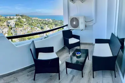Image de Modern 2-Br flat with terrace & sea views