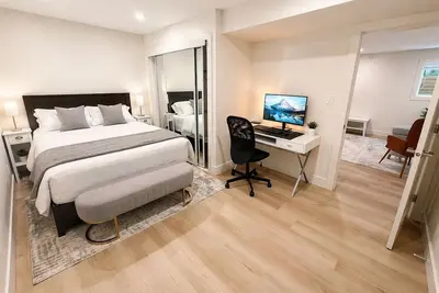 Image de 1 Br suite, sleeps 4, private entry, full kitchen, family friendly, beech nearby