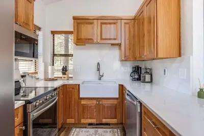 Image de Cozy 2-bedroom house in enchanting Sunriver with outdoor adventure and amenities