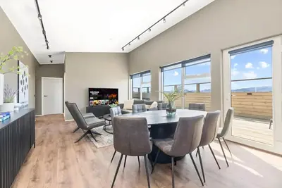 Image de 2024 Built Cabin with Private Hot Tub & Sauna