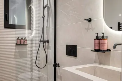 Image de Spacious Modern Apartment- Heart of Glyfada Center