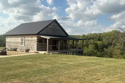 Image de Soak in fall colors at The Cabin. Secluded, quiet and surrounded by nature.