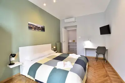 Image de Cozy and bright 60 square meters apartment, perfect for four people, located on the first floor of a renovated building without an elevator. The property is located in a quiet area in the Crocetta neighborhood and is well connected to the rest of the city