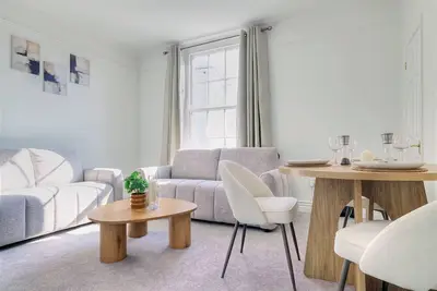 Image de Spacious Central 2-Bed Apartment | Parking | Sleeps 5 | Family Friendly