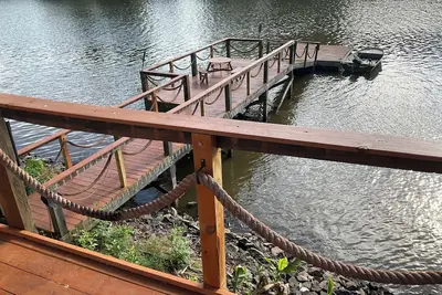 Image de Spend time with family & friends. Fish, swim, kayak, or relax on private dock!