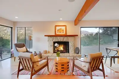 Image de \nSierra Vistas! ! - 4br Montecito Retreat w/Hot Tub+ Views +Close to Beach+ Town