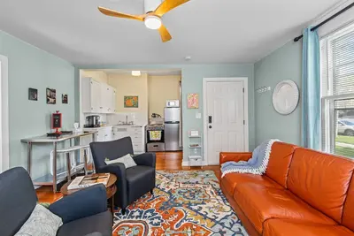 Image de Centrally Located in Brownes Addition