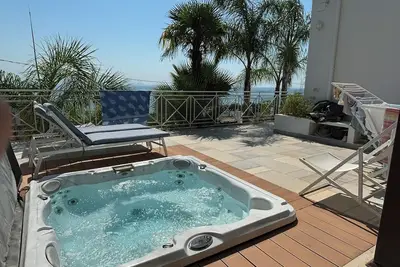 Image de Fantastic sea view cottage: jacuzzi, spacious patio and panoramic terrace