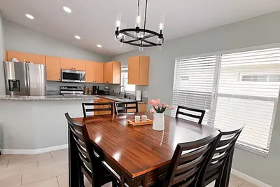 Vacation Home 4br | Few Minutes Drive To Beach