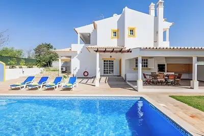 Image de Villa « Cordyline » avec piscine privée, Wi-Fi et climatisation