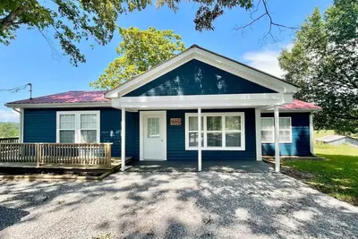 Wolf River Getaway-close to dock