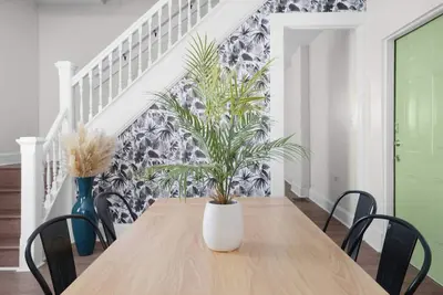 Image de Townhome Sleeps 8, Pet Friendly!