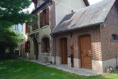 Image de Maison à Cézy avec jardin