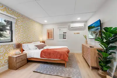 Warm Studio in Manitou Springs | Walk Downtown