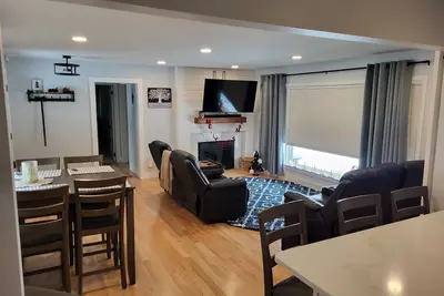 Image de Charming 3-bedroom cottage in adorable Marine City with Ac and River Views