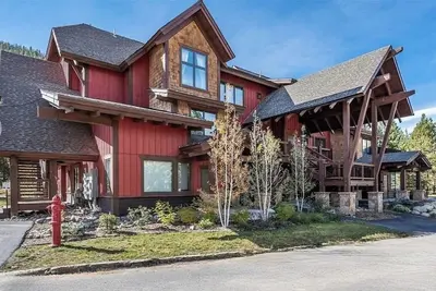 Image de Stylish 1br Condo, Sleeps 5, Ground Floor, Near Lakeside Village + Ski Shuttle