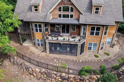 Image de Tranquility Brook: Lovely 4-bedroom Mountain Villa in the Great Smoky Mountains