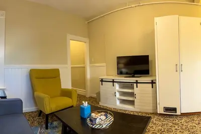 Image de Marvelous 2 Bedroom Hotel Suites with Living Room, Free Parking, Breakfast, Moscone