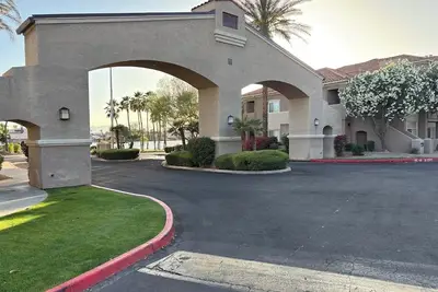 Image de Beautiful 2-bedroom Ground Level Condo