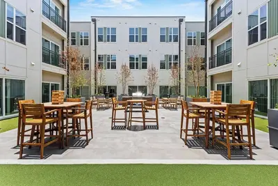 Image de Fresh 3br Bishop Arts | Gym, Yoga, Game Lounge!