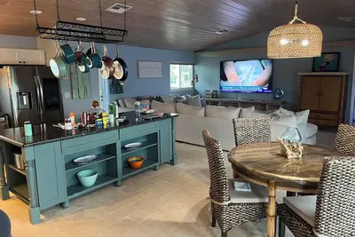 Image de Water front 5-bedroom house with boat dock in beautiful Marathon