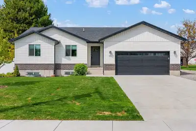 Must Stay Beautiful new home in Smithfield!