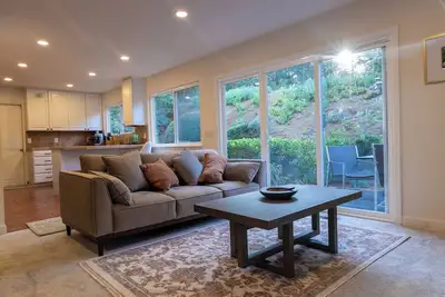 Image de Spacious Carmel Home  6 Min to Beach & Town