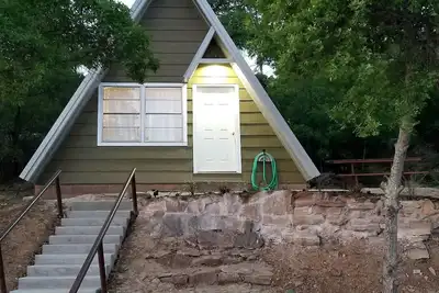Image de Cozy Lakefront A-Frame Cabin with Dock Access & Bbq Near Lake Cisco, Tx