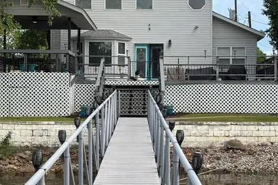 Lake front house on Monkey Island with private dock