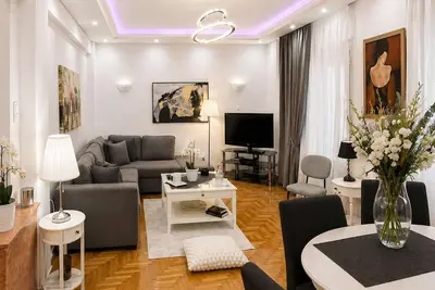 Image de Urban Noir Escape, Neos Kosmos Chic Stay