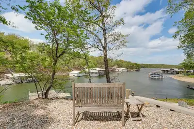 Image de Grand Lake Group Getaway w/ Dock & Spacious Deck