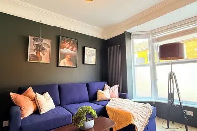 Image de Modern 2br Home w/Driveway | Sleeps 6