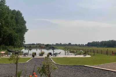 Image de Maison de vacances « Le T'chot Pierre 1 » avec vue sur le lac, jardin commun et Wi-Fi