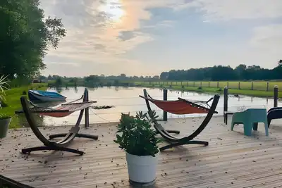 Image de Maison de vacances « Le T'chot Pierre 2 » avec vue sur le lac, terrasse privée et Wi-Fi