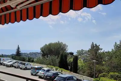 Image de Haut de Cassis  vue mer, appartement climatisé 92m2, piscine dans la résidence