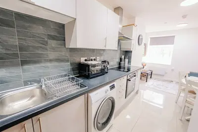 Image de Town Centre Gem Bright and Spacious 3-Bed