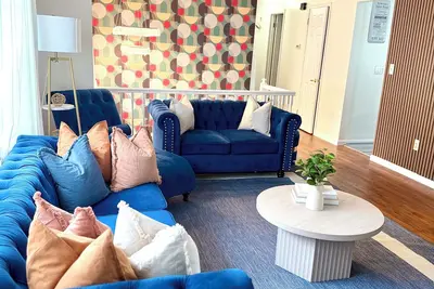 Image de Th Luxe Home, Sleeps 9, Your vacation home. 50 mint from Nyc, attractions & more