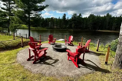 Image de Waterfront | Dock | Canoe | Bonfire