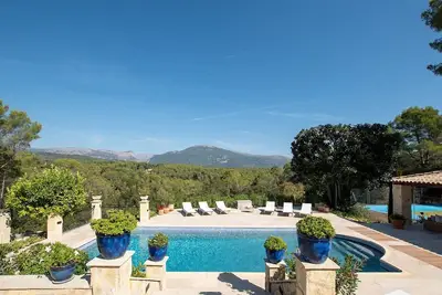 Villa Aigle - with tennis & pool